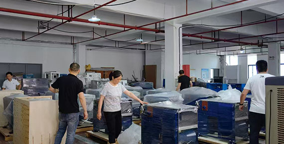 給陜西長嶺老大哥配套的雜質(zhì)分析機裝箱發(fā)貨